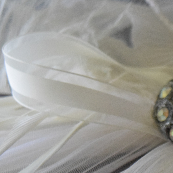 Ivory Statement Fascinator - Picture 4 of 7